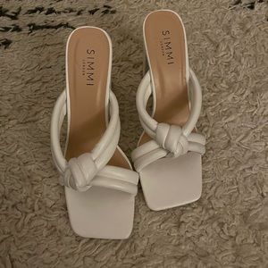 Simmi London white chunky square toe sandal, size 9.